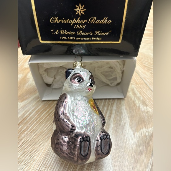 A Winter Bears Heart / 1996 AIDS Awareness Panda Bear / by Christopher Radko - Picture 4 of 5